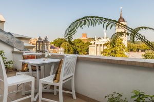 2016.01.12_Lietuva_Dzivoklis_ar_skatu_uz_baznicu_1